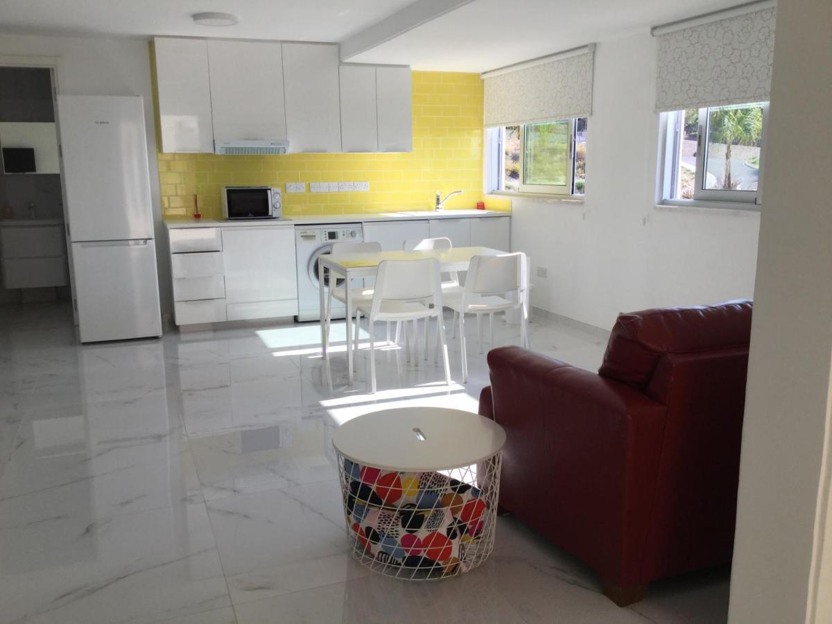 Yellow Studio Brand New Limassol Kültér fotó